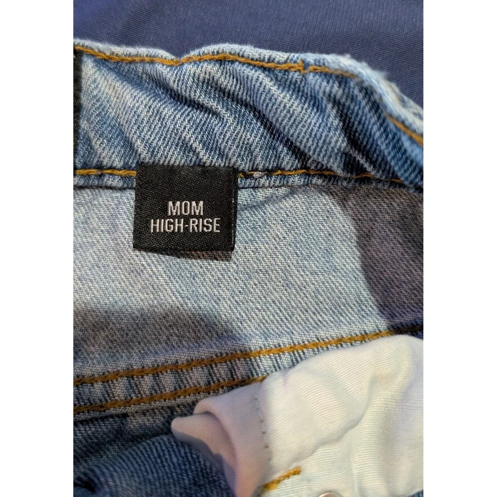 BDG Urban Outfitters Mom High Rise Light Wash Distressed Jeans Size 24